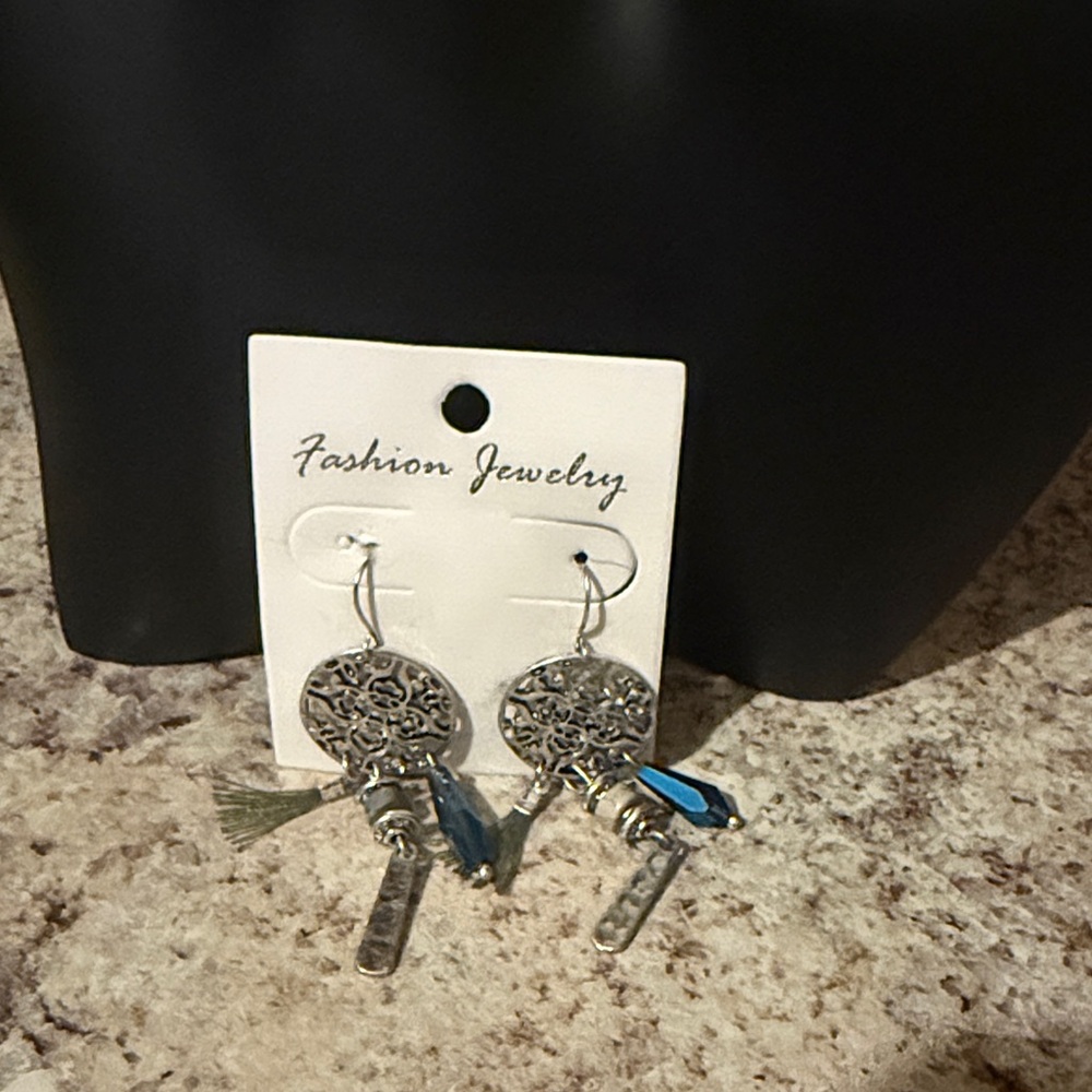 Nwt Silver And Blue Dangle Statement Earrings - image 3